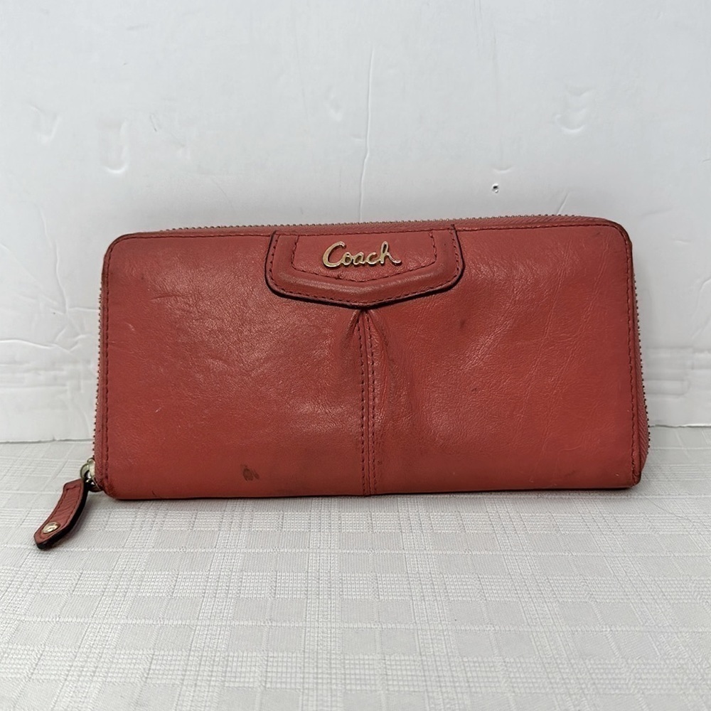 Coach ASHLEY LEATHER ZIP AROUND F48102